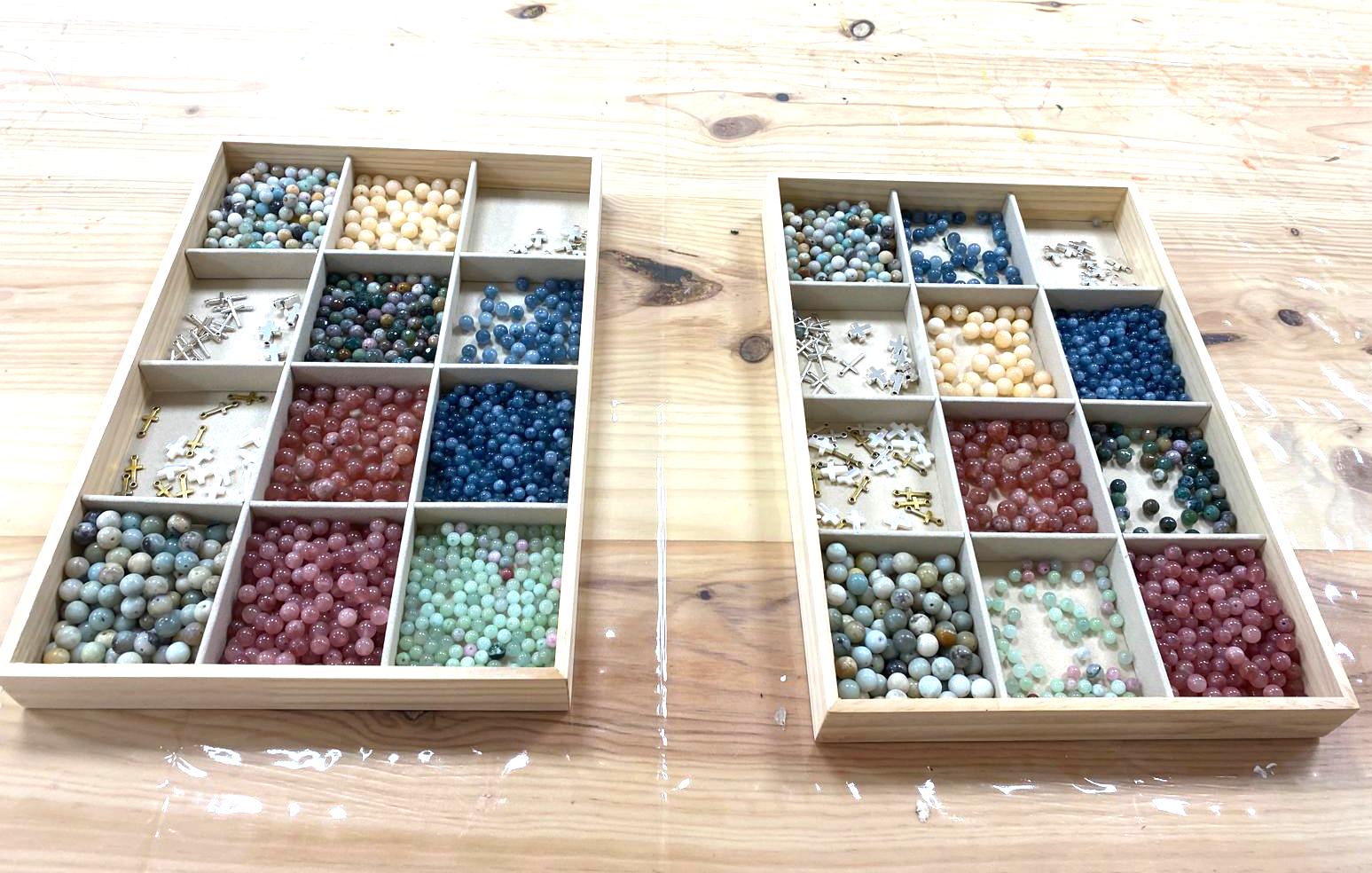 Taller de rosarios hechos con bolitas