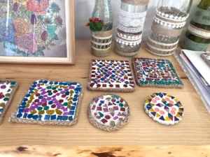 objetos decorativos hechos con trencadis